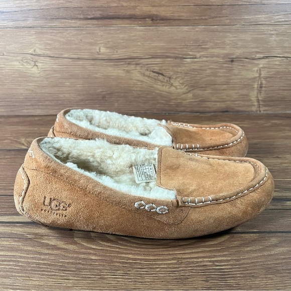 UGG Ansley Slip-On Suede Moccasins Brown Slippers Women’s Size 7 Shoes - Picture 2 of 10